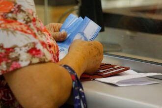 Chile implementa reforma de pensiones: Ampliación del Seguro de Lagunas Previsionales y aumento de la PGU desde mayo 2025