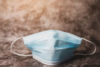 Chile Impone Uso Obligatorio de Mascarillas en Centros de Urgencia por Aumento de Virus Respiratorios