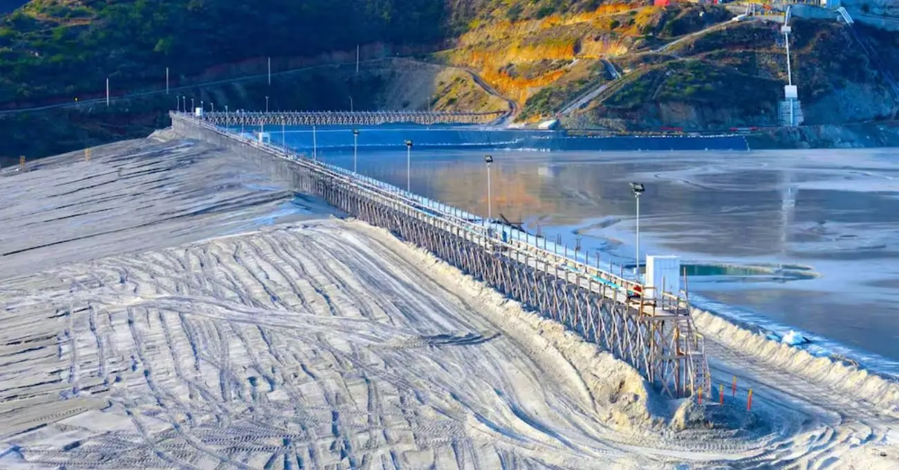 Chile impulsa reubicación de relaves para minería más sostenible y segura