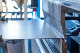 China anuncia plan para contrarrestar exceso de producción de acero