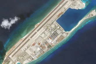 China convierte arrecife en isla estratégica clave para comercio y control militar