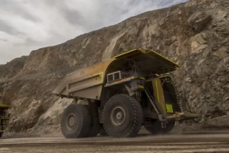 China destina más de US$120.000 millones a minería y procesamiento para asegurar minerales críticos en el exterior