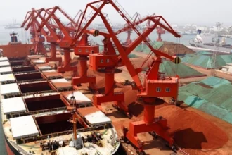 China flexibiliza restricciones a cargamentos de BHP y abre espacio a distensión en disputa por hierro