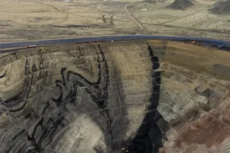 China lidera dominio global en tierras raras, clave en tecnología y energía