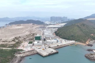 China opera planta que produce agua dulce desde el mar a US$0,28 por metro cúbico y genera hidrógeno verde