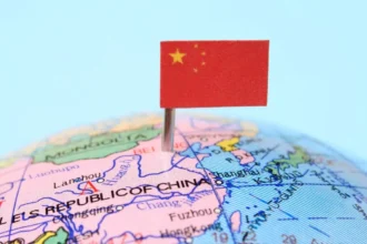 China: Pekín perfila crecimiento 2026 de 4,5%-5% mientras avanza la purga militar y sube la tensión con Irán