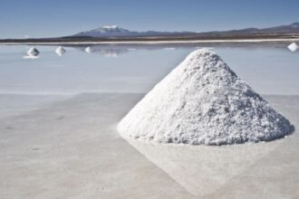 China reafirma inversión en litio en Chile: Estrategia Nacional promueve desarrollo sostenible y tecnología avanzada