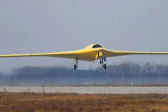 China realiza con éxito el primer vuelo del dron furtivo CH-7