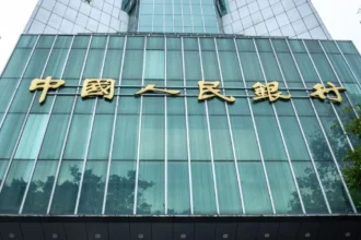China refuerza sus reservas: el banco central extiende a 15 meses la compra de oro pese a la pausa del rally