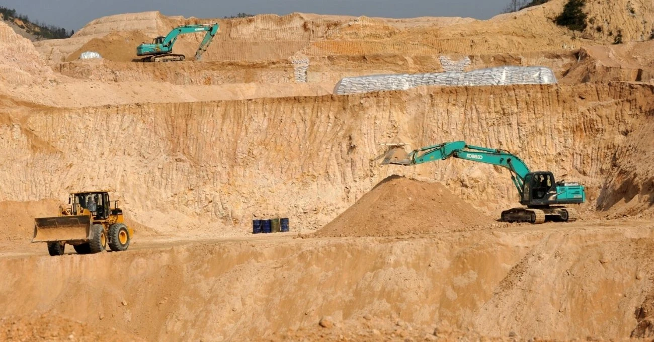 China suspende restricciones a exportaciones de tierras raras y materiales clave