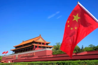 China vs. Occidente: Cómo el enfoque ingenieril impulsa su liderazgo tecnológico