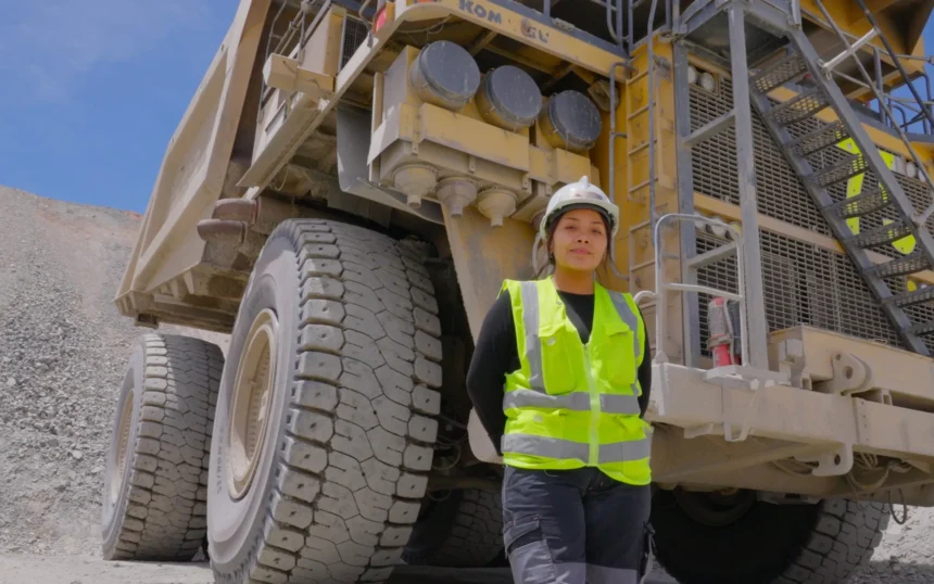 Choferes de camión para minería: sueldos de hasta $1,5 millones y estas vacantes siguen activas para postular hoy