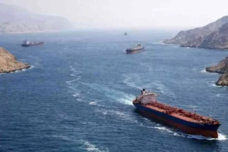 Cierre del estrecho de Ormuz: más de 200 barcos siguen varados tras 5 días y se agrava el riesgo para petróleo y GNL