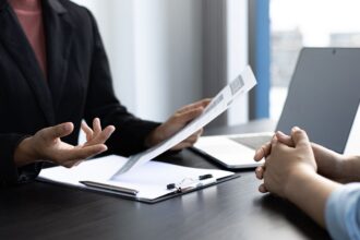 Claves para Triunfar en la Búsqueda de Empleo 2025: Optimiza tu CV y Estrategias de Networking Efectivas