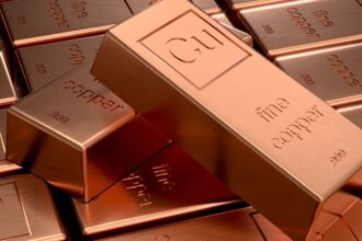 Cobre Alcanza Precio Récord de $9,960 por Tonelada: Escasez y Tensiones EE.UU.-China Impulsan el Mercado