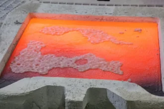 Cobre cae bajo US$ 5,4 y se acerca a mercado bajista tras desplome cercano al 20%