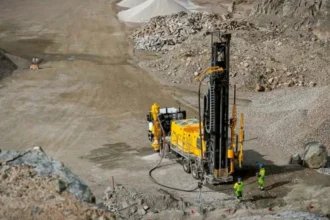 Cobre en Arequipa: 280 km de vuelos con drones delinean un pórfido Cu-Mo enterrado y DLP apunta a perforar en 2026