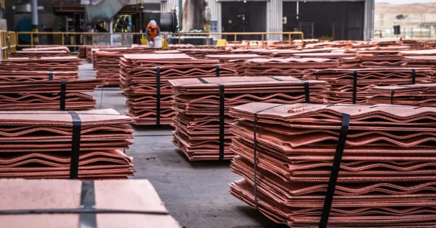 Cobre pierde impulso tras el rally: Macquarie advierte sobre sobreoferta, precios inflados y riesgo de mayor corrección