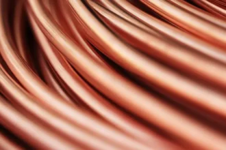Cobre rompe récord histórico en 2025: precio alcanza US$5,415 por libra