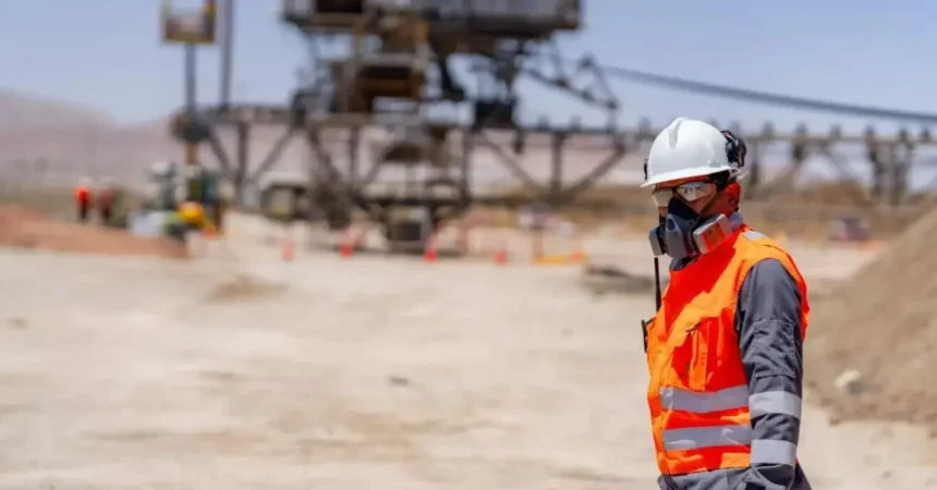 Codelco abre vacantes en varias regiones: revisa los cargos y cómo postular en su plataforma oficial