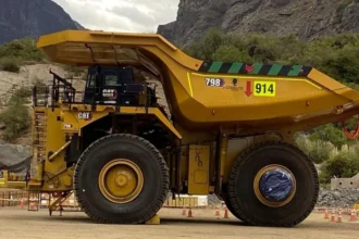 Codelco Andina completa flota de 18 camiones CAEX: qué cambia en la capacidad de Mina Rajo