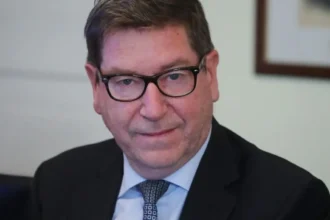 Codelco en la mira: biministro cuestiona gestión y anticipa cambios en lineamientos tras caída productiva