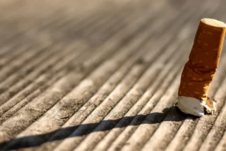 Colillas de cigarro: microplásticos invisibles acumulándose por más de una década