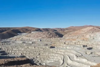 Collahuasi en baja: Ganancias caen un 63%, Quebrada Blanca reduce pérdidas