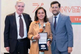 Collahuasi recibe premio del Instituto de Ingenieros de Minas por su aporte a la formación técnico profesional minera