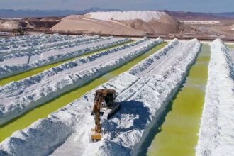 Comisión Europea aprueba alianza entre Codelco y SQM para explotar litio en el Salar de Atacama