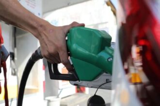 Cómo acceder a los descuentos en bencina: Rebajas de hasta $300 por litro durante abril