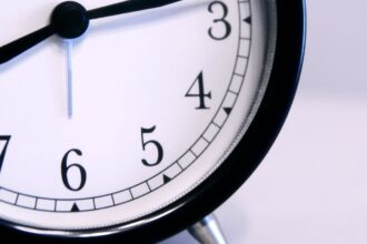 ¿Cómo cambia la hora en Chile? Todo lo que debes saber sobre el horario de invierno