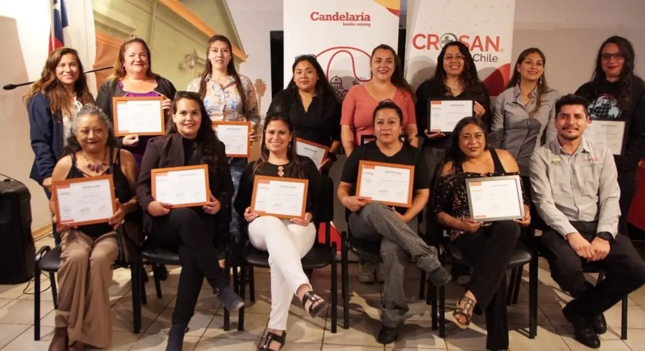 Con apoyo del Distrito Candelaria: 43 vecinas y vecinos de Caldera certificaron cursos de grúa horquilla y licencia de conducir clase B
