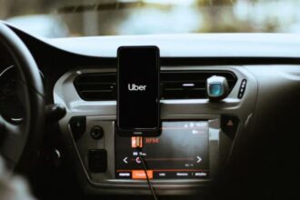 Conductores de Uber en Chile deberán contar con licencia A2 y cumplir nuevos requisitos según la Ley 21.553