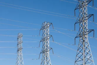 Conelsur expande operaciones en Perú con adquisición estratégica de activos eléctricos
