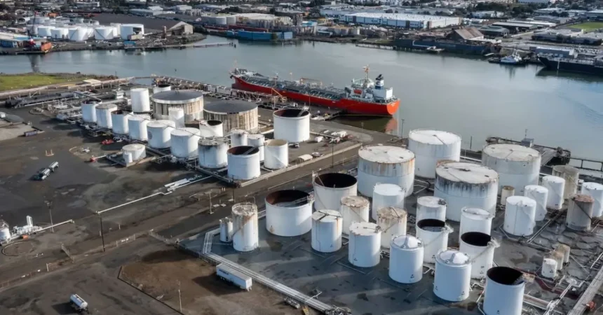 Conflicto en Irán eleva precios del petróleo y agrava inflación en Australia
