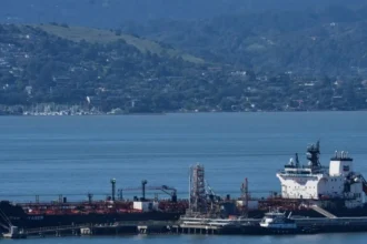 Conflicto en Medio Oriente dispara petróleo al máximo y sacude mercados globales
