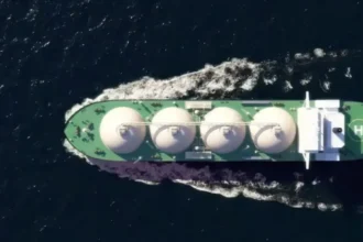Conflicto en Medio Oriente eleva costos del GNL y complica planes argentinos