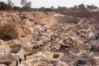 Congo suspende mina china tras derrame que afectó barrios en Lubumbashi