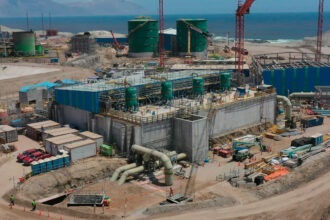 Construcción de planta desaladora de Collahuasi impulsa positivamente la economía regional
