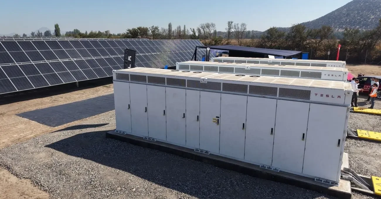 Copec Flux inauguró planta solar con baterías Tesla en Chile y abrió una nueva etapa para el almacenamiento