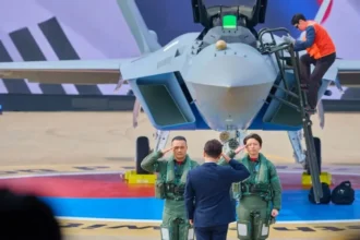 Corea del Sur presentó el primer KF-21 de serie y aceleró su apuesta por un caza propio frente al F-35
