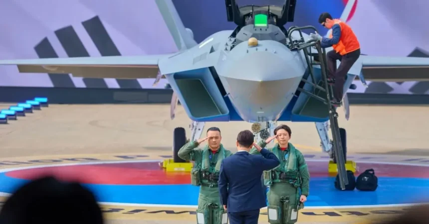Corea del Sur presentó el primer KF-21 de serie y aceleró su apuesta por un caza propio frente al F-35