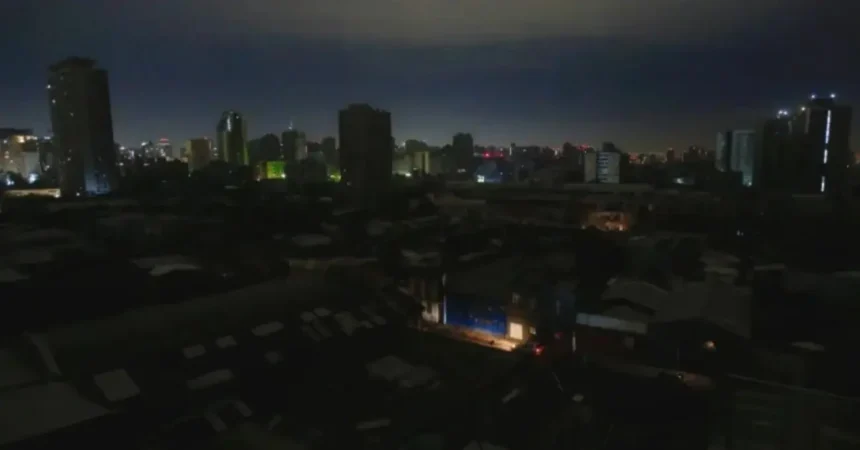 Cortes de luz programados afectarán a seis comunas de Santiago este lunes