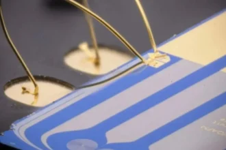 Crean condensador cuántico miniatura que revoluciona tecnología y medición ambiental