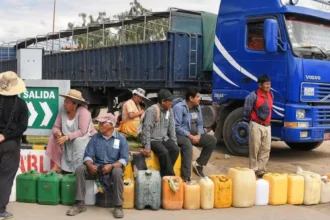 Crisis de combustibles en Bolivia: gasolina podría superar los US$2 por litro en medio de escasez y tensión social