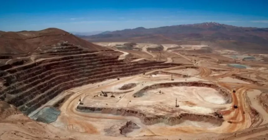 Crisis en Irán amenaza mercado del cobre y profundiza déficit proyectado al 2026
