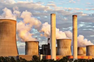 Crisis energética global retrasa esfuerzos de descarbonización y transforma prioridades económicas