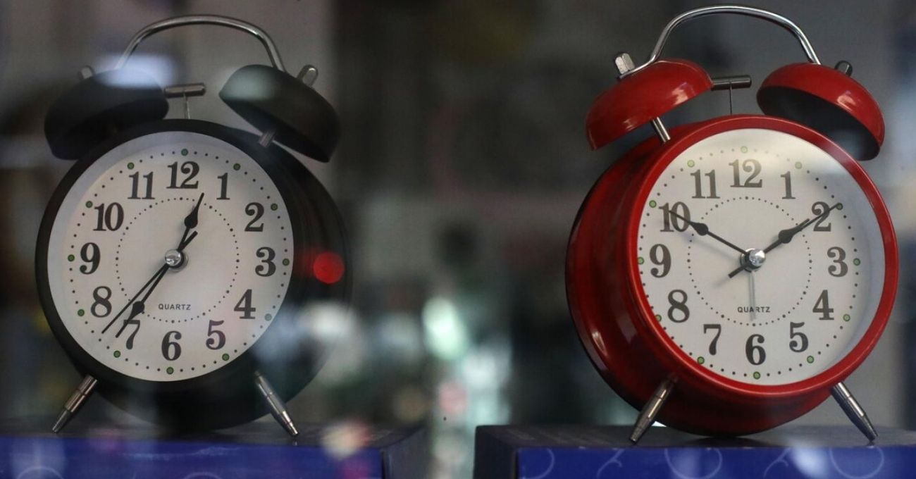 ¿Cuándo es el cambio de hora en Chile? Revisa la fecha y cómo ajustarlo en tu dispositivo