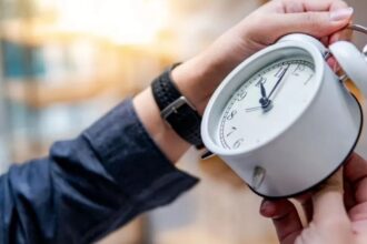 ¿Cuándo termina el horario de invierno en Chile este 2025? Revisa la fecha del próximo cambio de hora